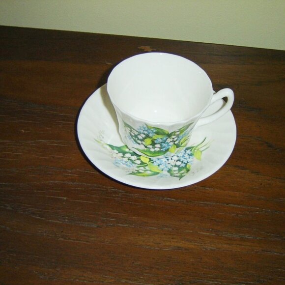Royal Sutherland blue white bouquet swirl cup and saucer VGU - Picture 4 of 7